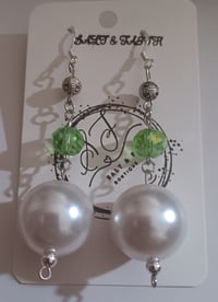 Image 3 of White Pearl Earrings (green)