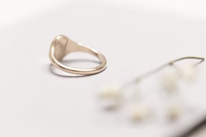 Image of 9ct Gold ‘Star Setting’ Pearl Signet Ring