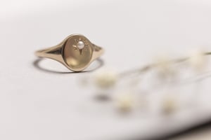 Image of 9ct Gold ‘Star Setting’ Pearl Signet Ring