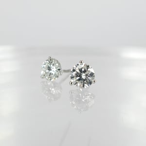 Image of 14ct white gold diamond stud earrings 2 = 1.25ct total weight. PJ5986