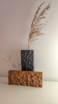 Image 2 of Soliflore sculpté en chêne "RELÈU"