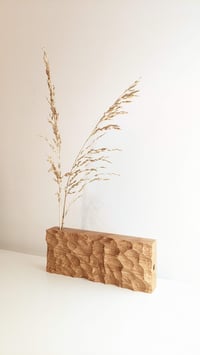 Image 4 of Soliflore sculpté en chêne "RELÈU"