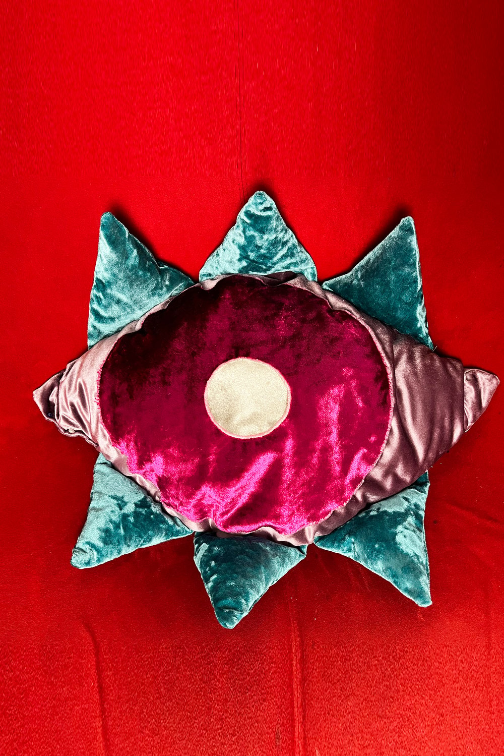 Image of Wild Eye  Pillow N°4