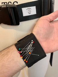 Magnetic Pin Armlet 