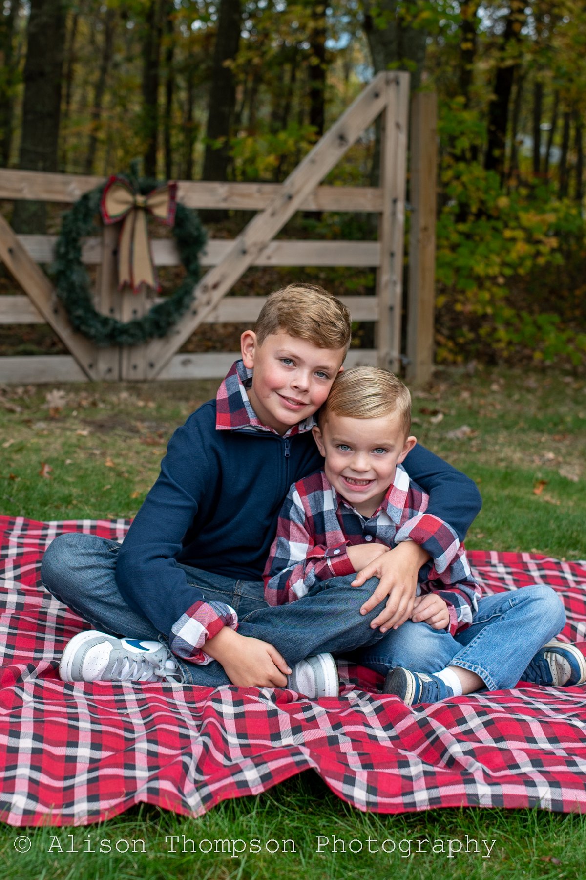 Image of Sunday 12/4 - Holiday Themed 20 minute photo session w/3 background choices