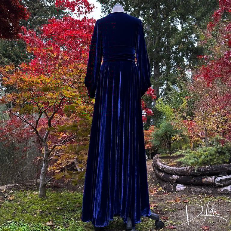 Midnight Blue Limited Edition Silk Velvet Beverly Dressing Gown Image 4
