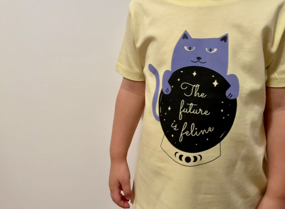 Image of Camiseta infantil "Future is feline" amarilla
