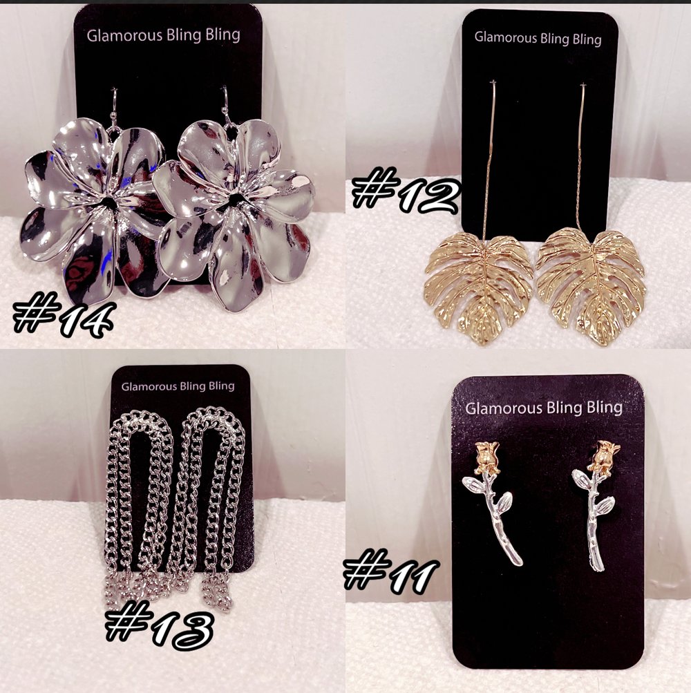 Glamorous earrings 