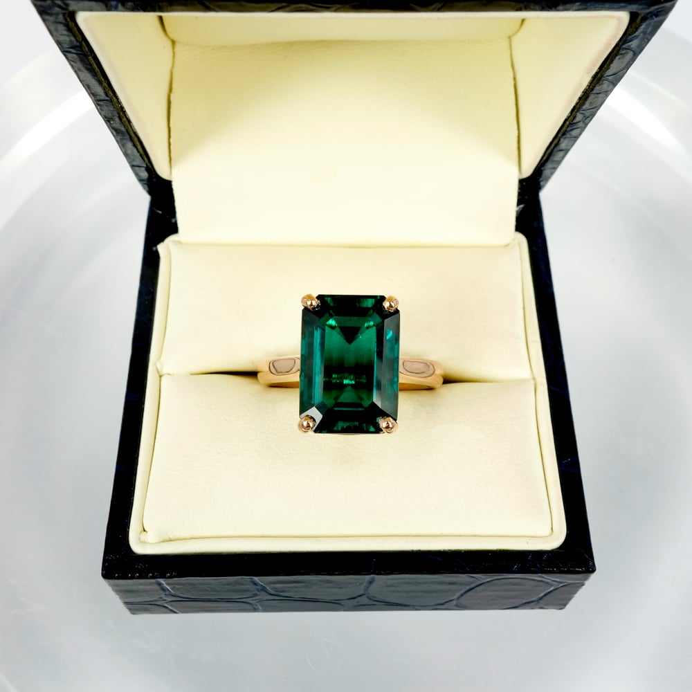 Image of Large 9ct yellow gold hydrothermal emerald cocktail ring. Pj5975