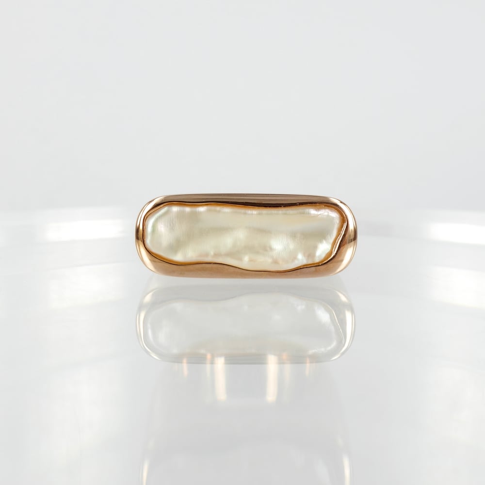 Image of 9ct rose gold Keshi pearl cocktail ring. Pj5963