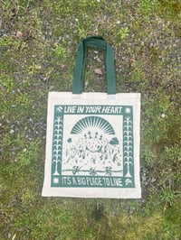 Green Live In Your Heart tote bag