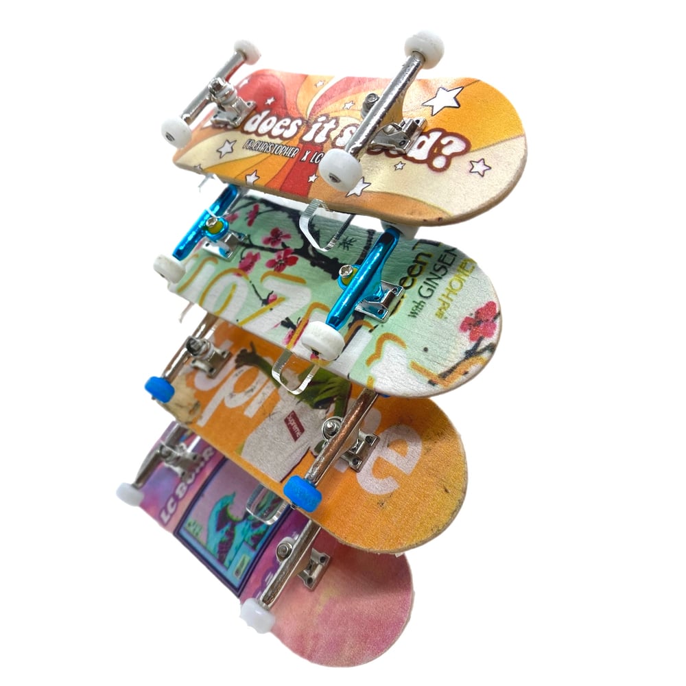 LC BOARDS FINGERBOARD BOARD RACK CLEAR HOLDS 5 FINGERBOARDS
