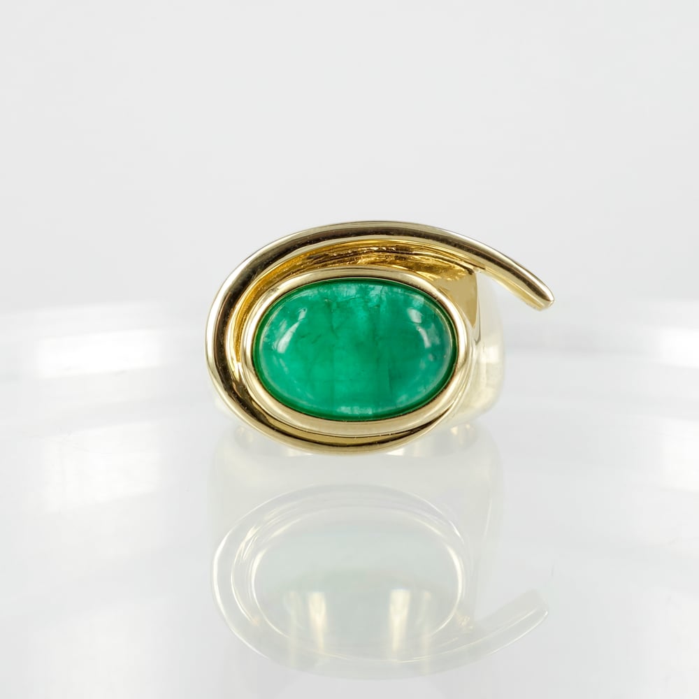 Image of 9ct yellow gold large 3.2ct emerald cocktail ring. PJ5969