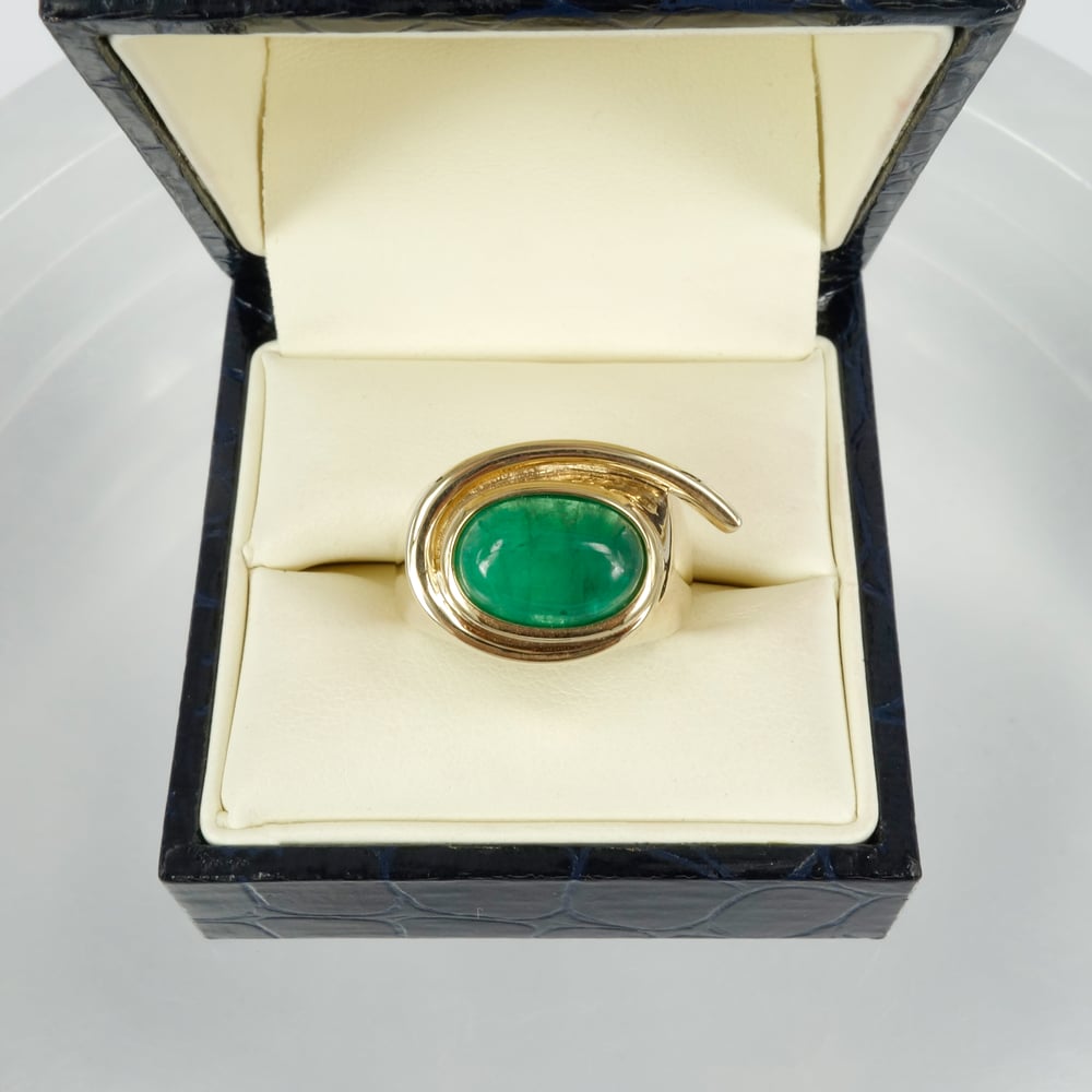 Image of 9ct yellow gold large 3.2ct emerald cocktail ring. PJ5969