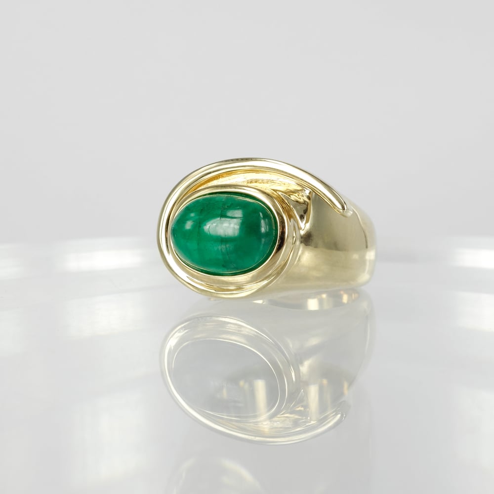 Image of 9ct yellow gold large 3.2ct emerald cocktail ring. PJ5969