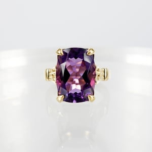 Image of Large 9ct yellow gold Amethyst cocktail ring. Pj5973