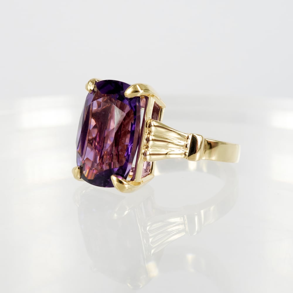 Image of Large 9ct yellow gold Amethyst cocktail ring. Pj5973