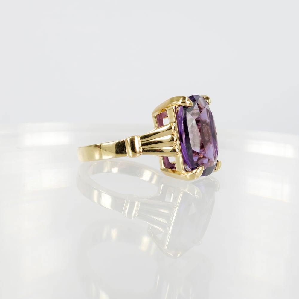 Image of Large 9ct yellow gold Amethyst cocktail ring. Pj5973