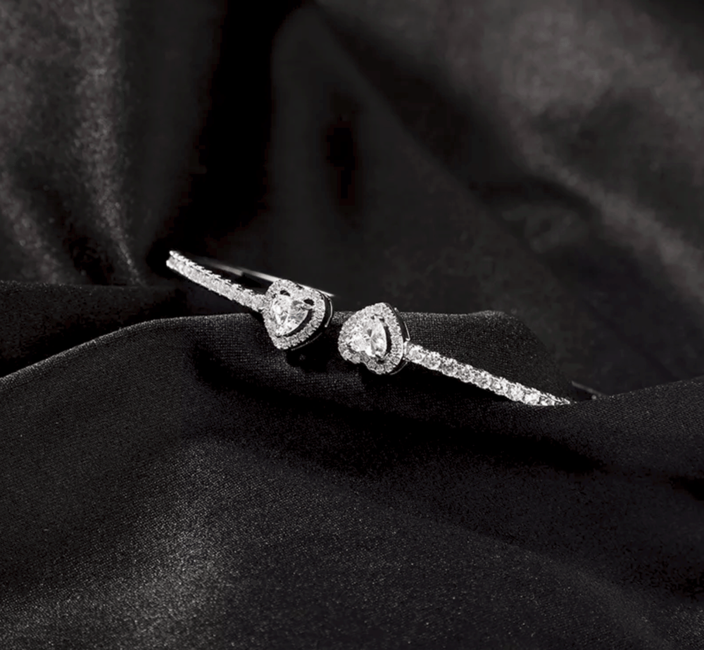 Image of HEART BANGLE