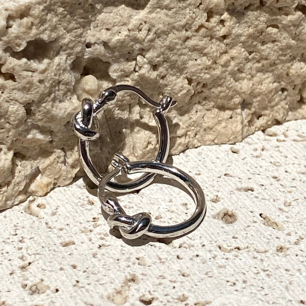 Image of KNOT HOOPS SILVER