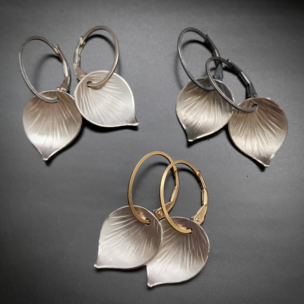 Image of Large Hammer-Textured Leaf on Hoop