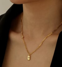 Image 4 of Sofia necklace 方形吊坠项链