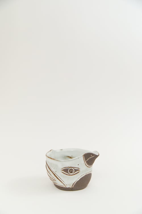 Image of Gloss White Brown Bellied Bird Bowl