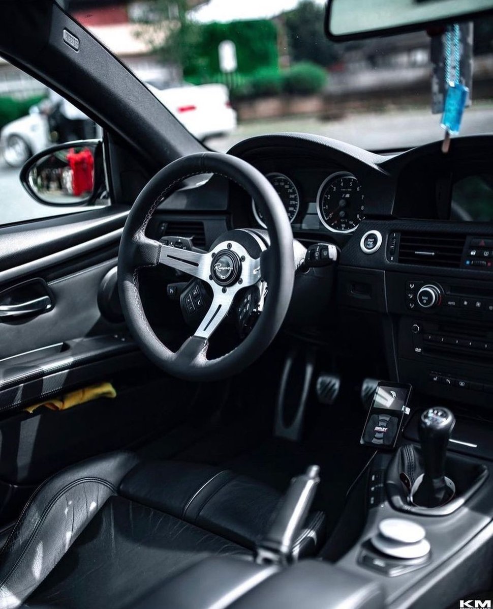 Image of Renown Chicane Silver Motorsport Steering Wheel