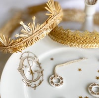 Image 3 of JOLIE FÊVE couronne