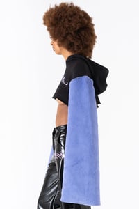 Image 2 of SWEATSHIRT WITH LILAC ECO-FUR SLEEVES