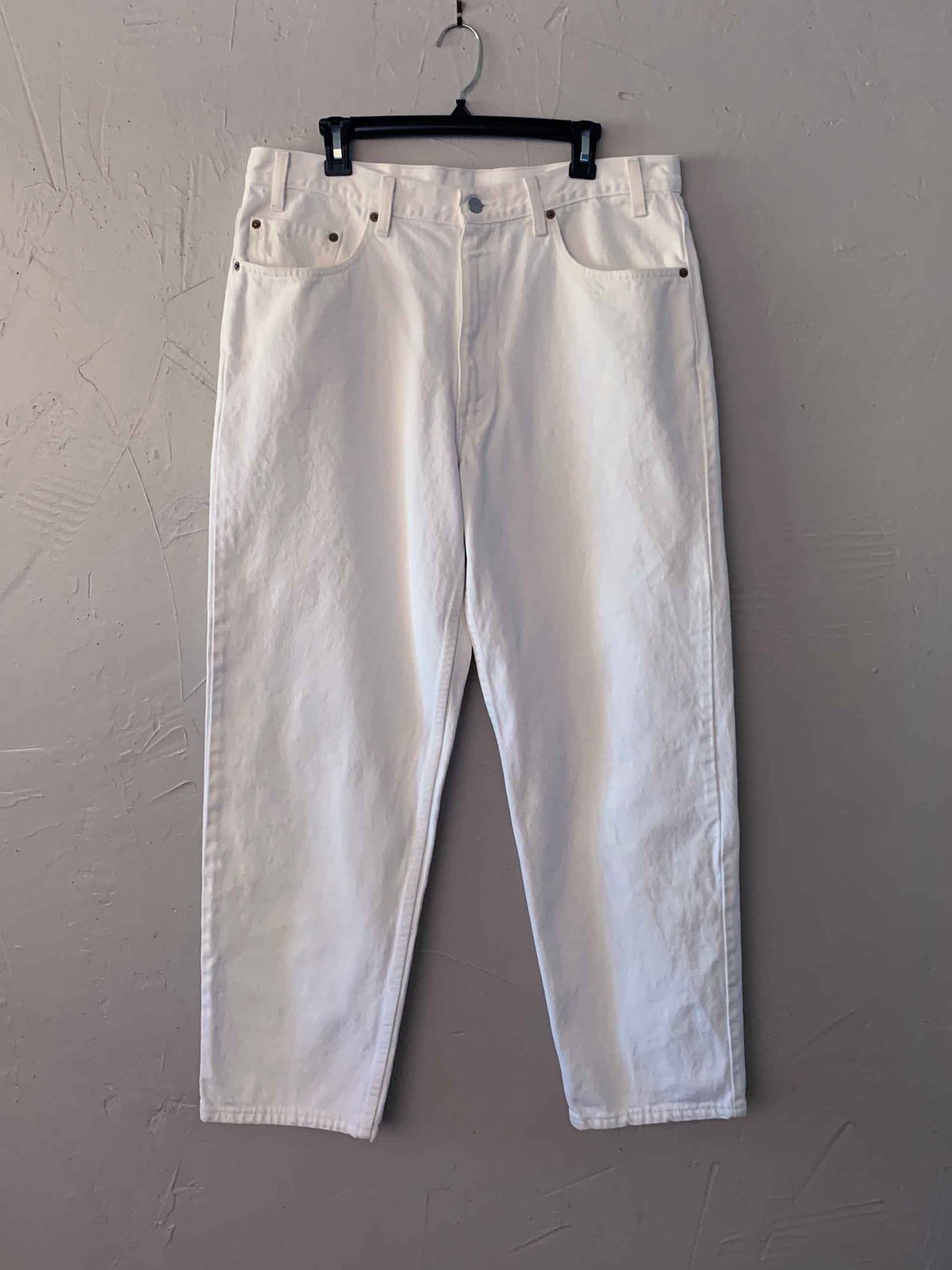 White levi store 550 jeans