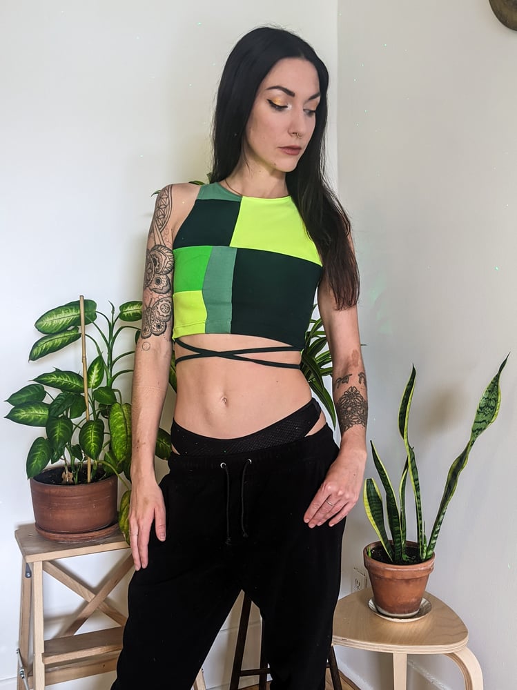 Image of Greens Size Small Tie Crop