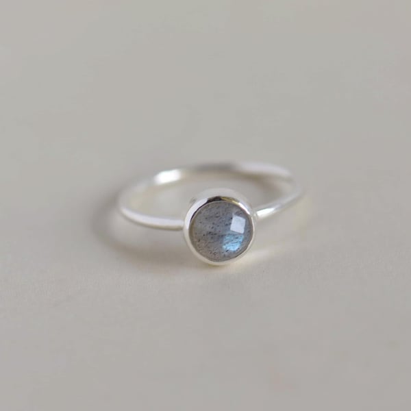 Image of Labradorite Moonstone rose cut classic silver ring