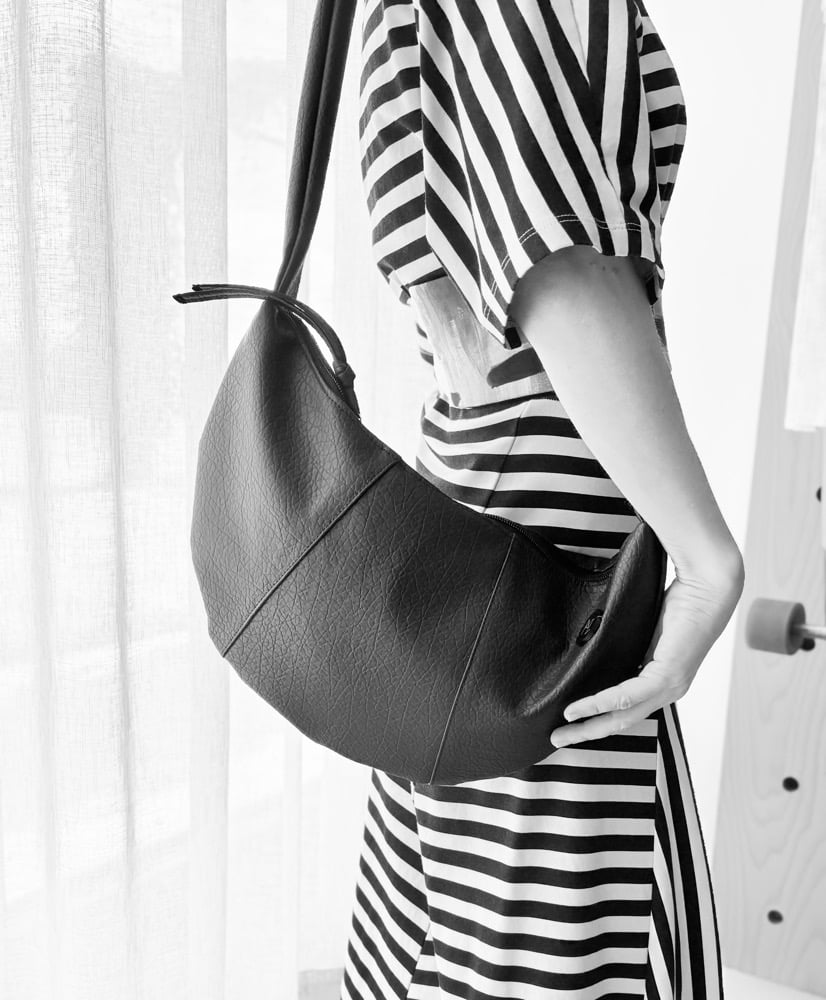 Image of AZ Silvia Black