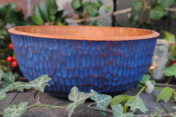 Image of Blue sculpted salad bowl - Saladier bleu sculpté