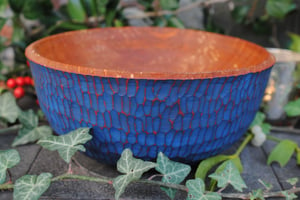 Image of Blue sculpted salad bowl - Saladier bleu sculpté