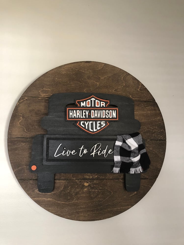 Image of Harley Davidson truck on a 18” shiplap round background 