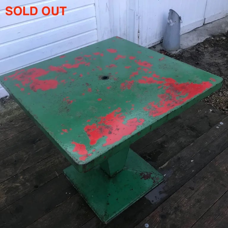Image of Table Tolix kub carrée