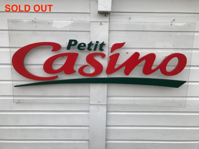 Image of Ancienne enseigne de magasin "Petit Casino"