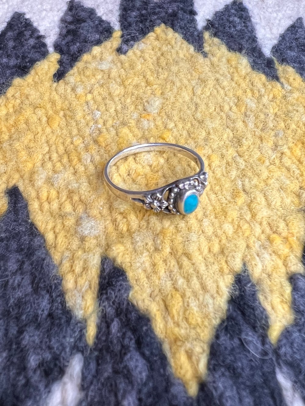 Sterling & Petite Turquoise Floral Ring (8.75)