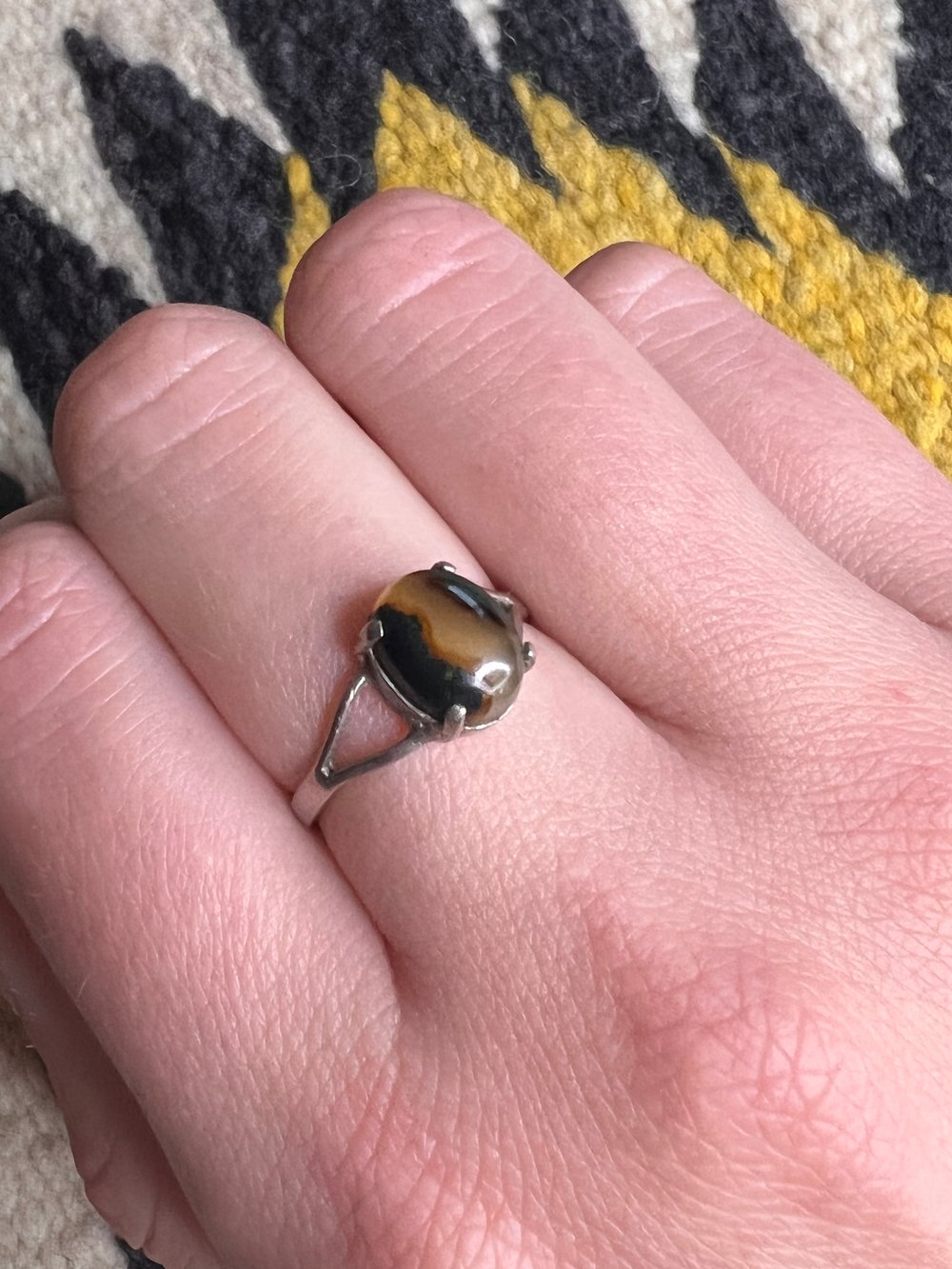 Sterling & Petite Agate Ring (8.5)
