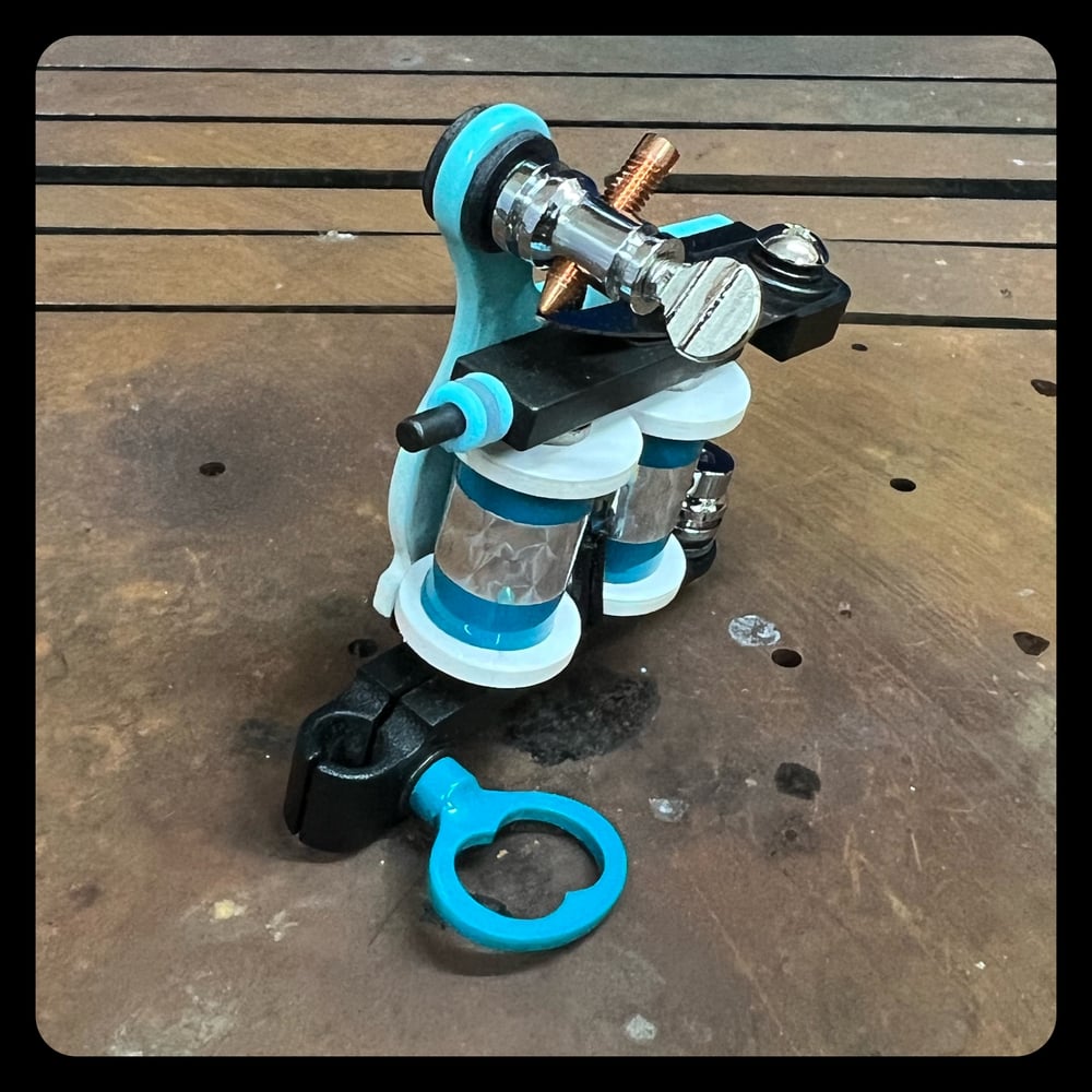 BOLT UP OMEN LINER - TWO TONE LIGHT BLUE/WHITE
