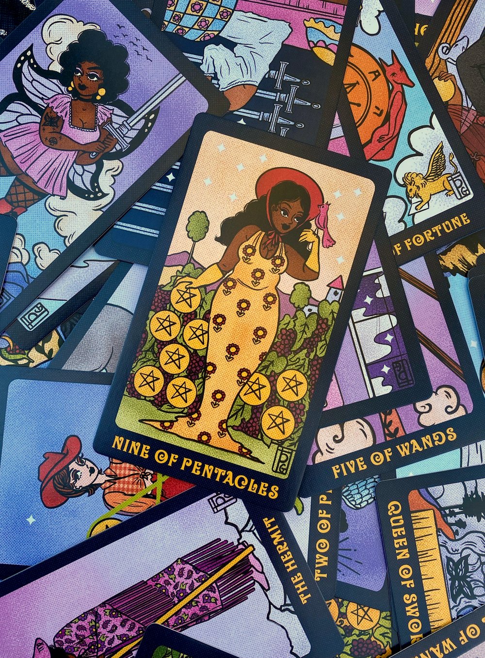 Image of THE PULP GIRLS TAROT DECK