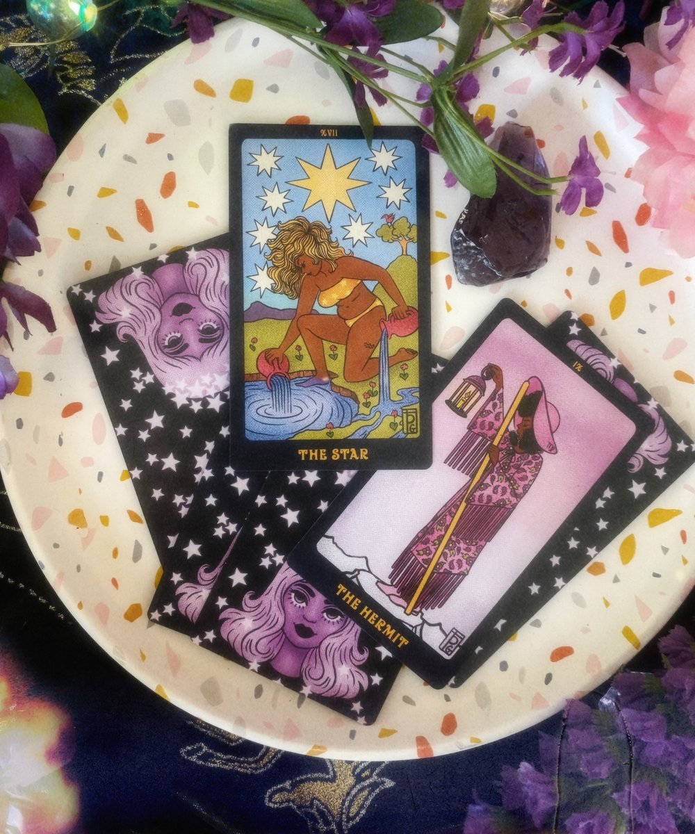 Image of THE PULP GIRLS TAROT DECK