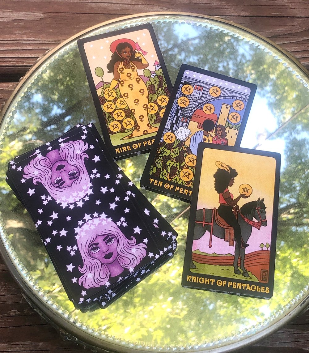 Image of THE PULP GIRLS TAROT DECK