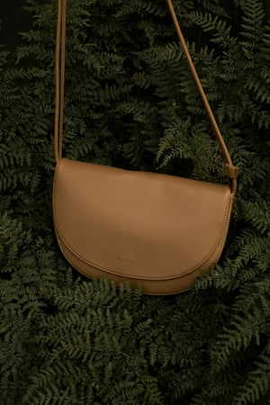 Image of Bolso Soma Half Moon de Monk & Anna