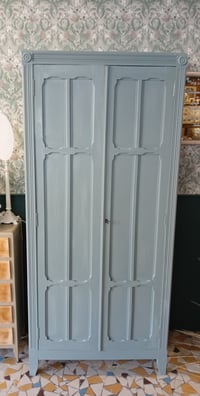 Image 1 of Armoire parisienne bleue gris