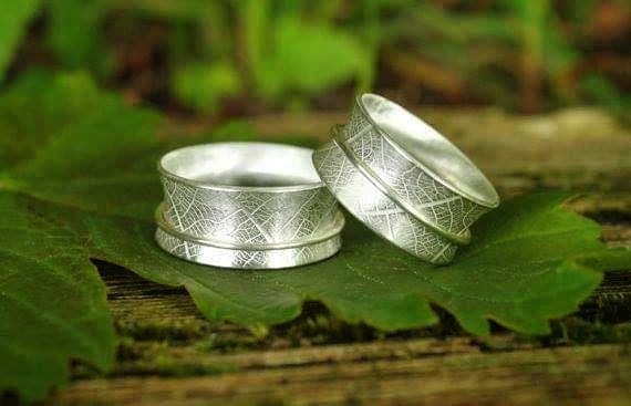 Spinner deals wedding rings