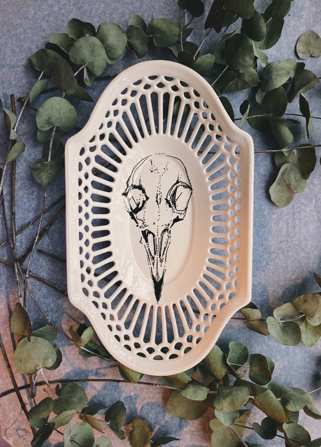 Dish (with skull, medium)