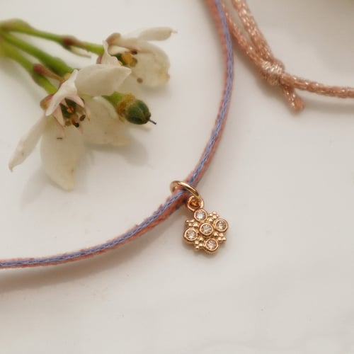 Image of Bracelet petite fleur sur velours 